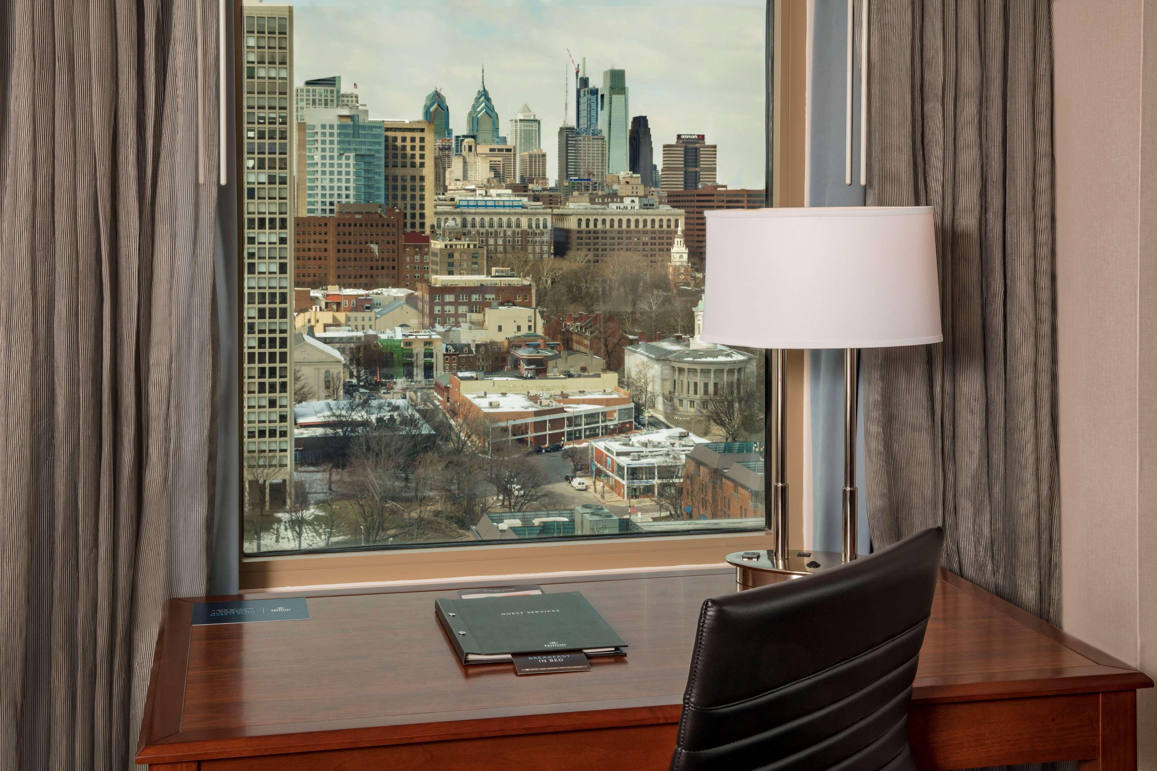 Отель Hilton Philadelphia At Penn'S Landing Номер фото
